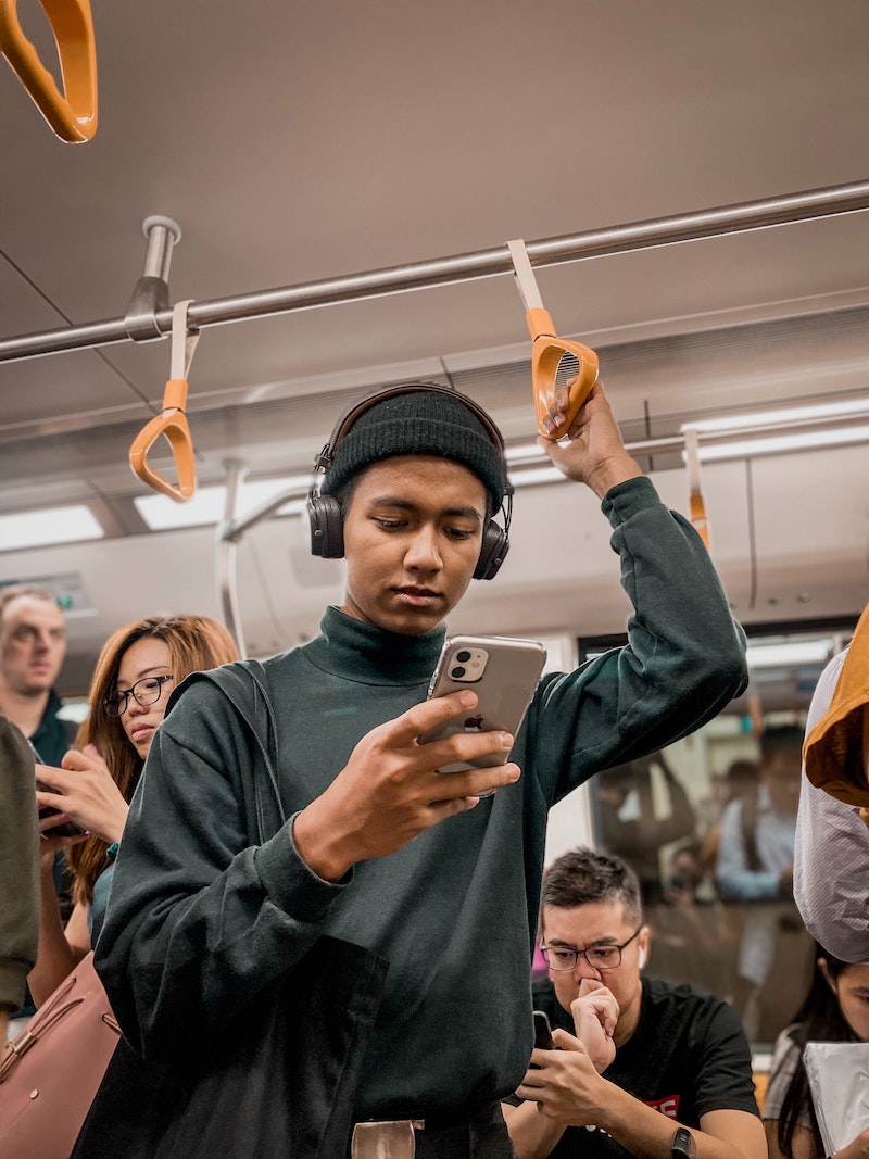 Commuting people